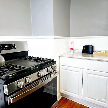 Lovely! Near Cleve Clinic/Uh/Cwru/Dwntwn W/Porch Villa Cleveland Bagian luar foto