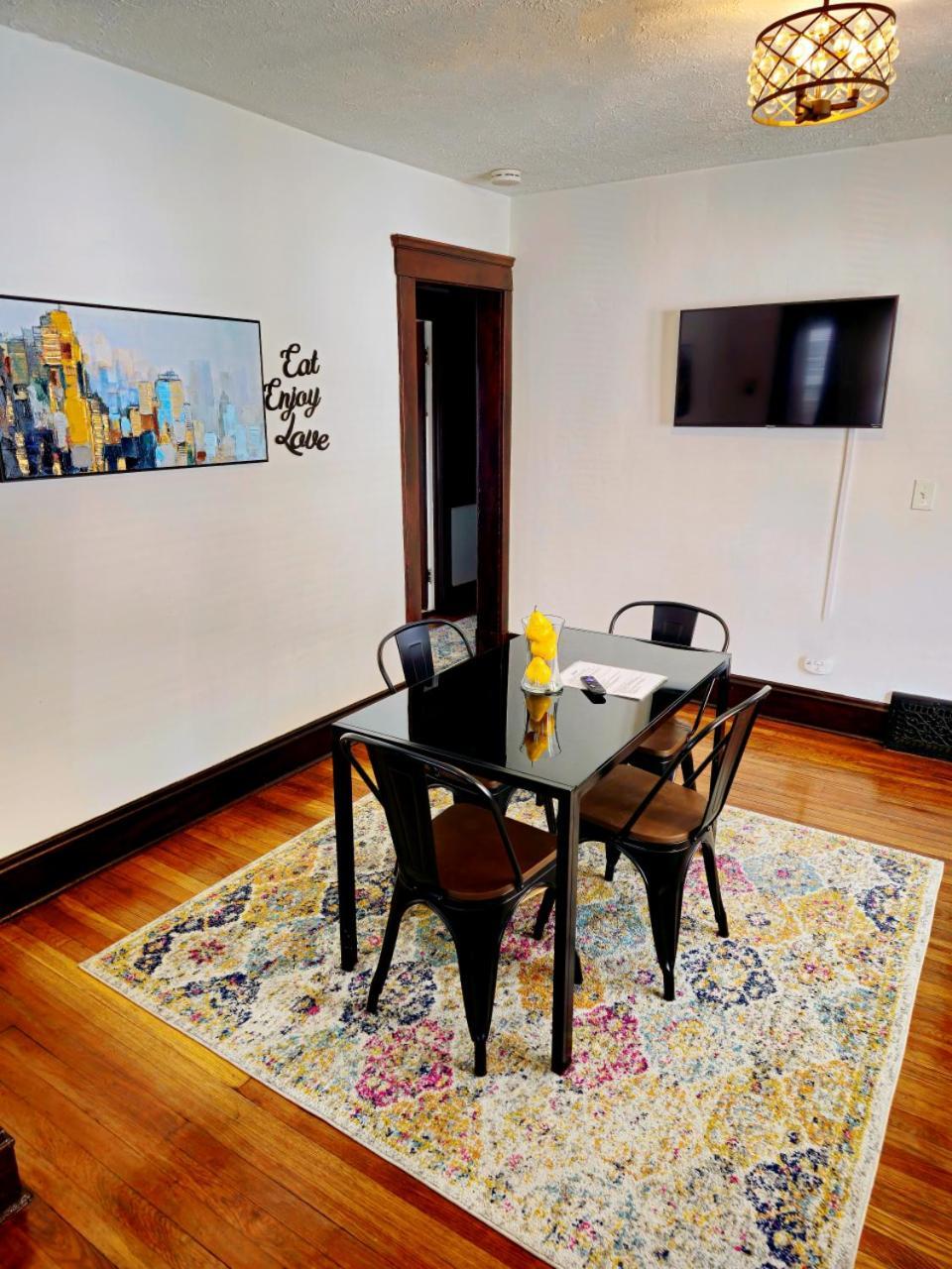 Lovely! Near Cleve Clinic/Uh/Cwru/Dwntwn W/Porch Villa Cleveland Bagian luar foto